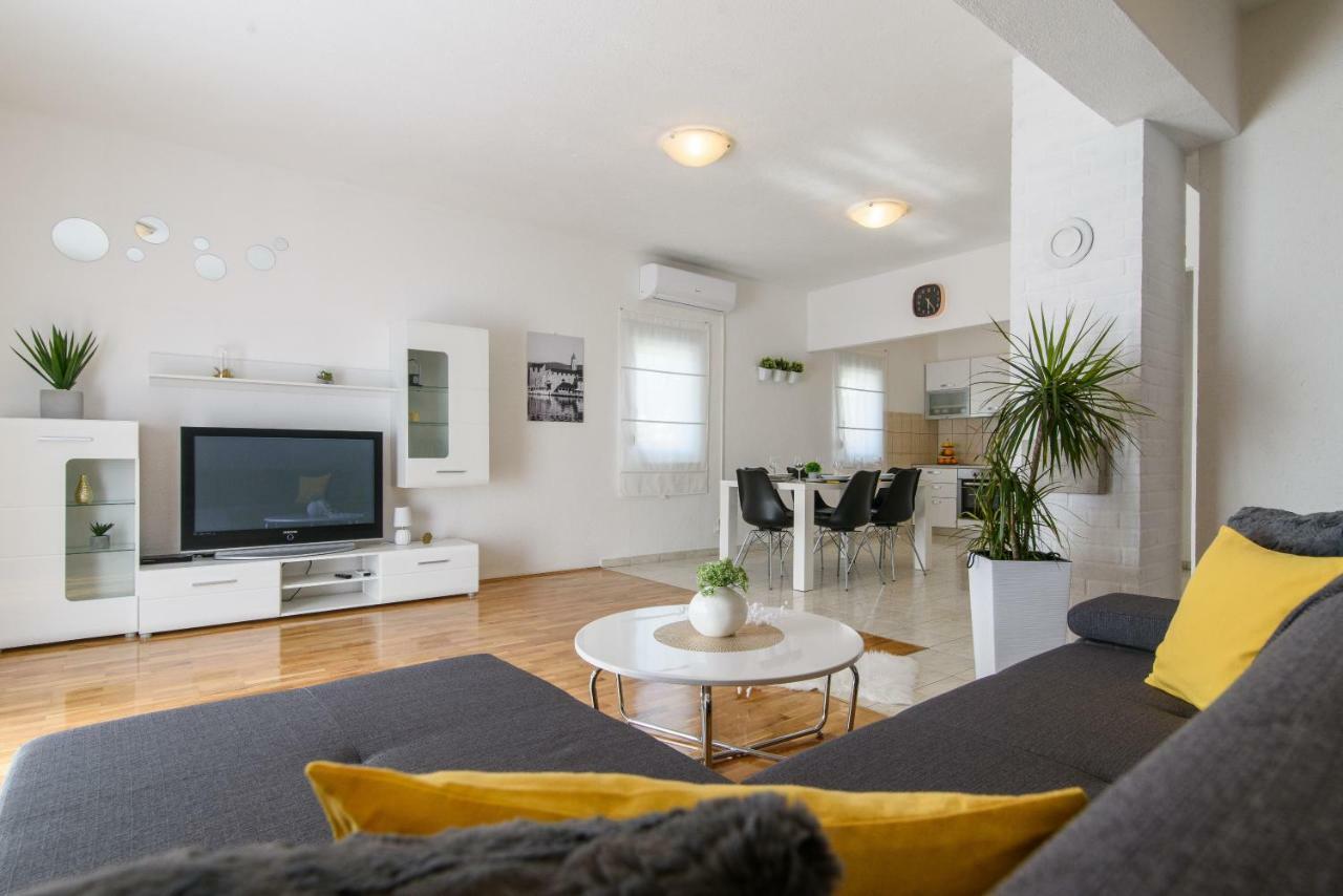 Apartmani Ville Vengo Трогір Екстер'єр фото