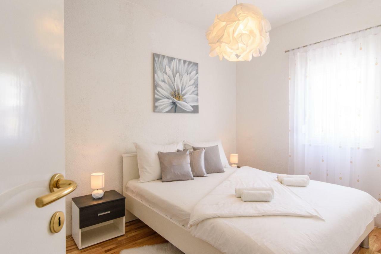 Apartmani Ville Vengo Трогір Екстер'єр фото